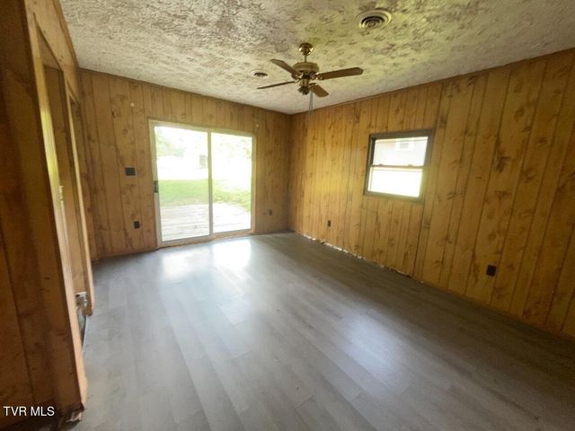 221 Holly Hill Drive, Rogersville, TN 37857