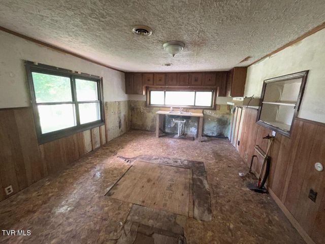 221 Holly Hill Drive, Rogersville, TN 37857