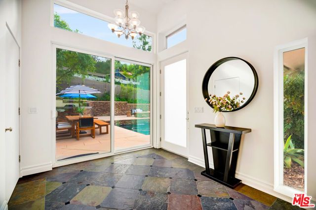 16561 Adlon Road, Encino (los Angeles), CA 91436