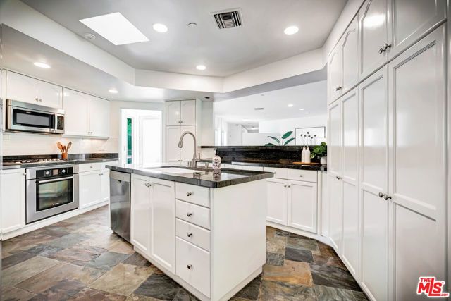 16561 Adlon Road, Encino (los Angeles), CA 91436