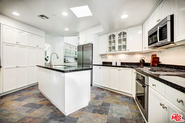 16561 Adlon Road, Encino (los Angeles), CA 91436