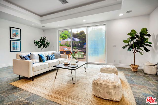 16561 Adlon Road, Encino (los Angeles), CA 91436