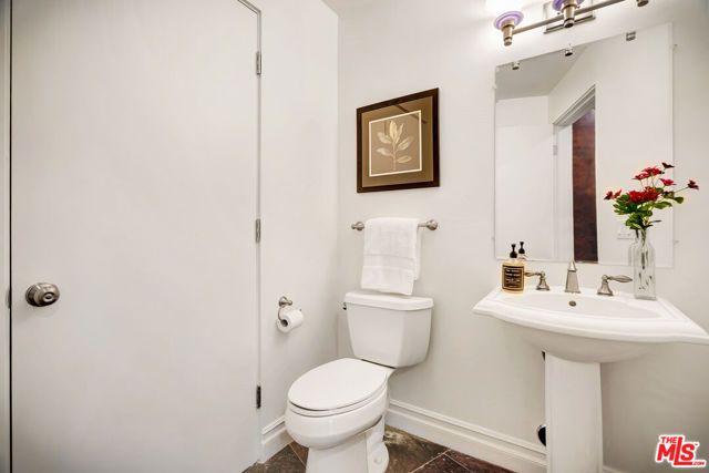 16561 Adlon Road, Encino (los Angeles), CA 91436