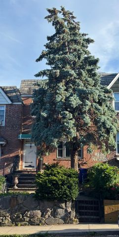 7350 52nd Road, Maspeth, NY 11378