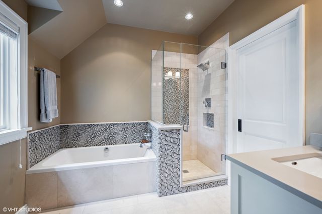 180 Central Avenue, Highland Park, IL 60035