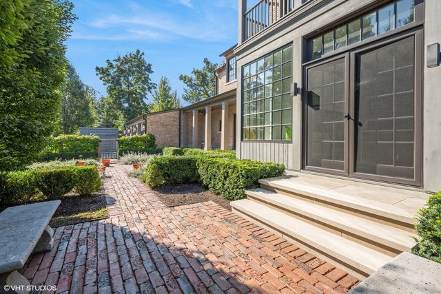 180 Central Avenue, Highland Park, IL 60035
