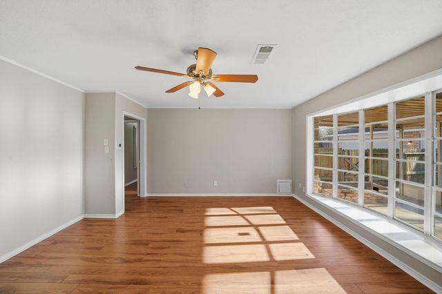 1927 Westlake Road, Houston, TX 77062