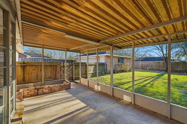 1927 Westlake Road, Houston, TX 77062