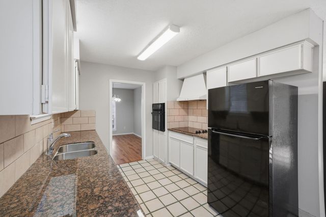 1927 Westlake Road, Houston, TX 77062