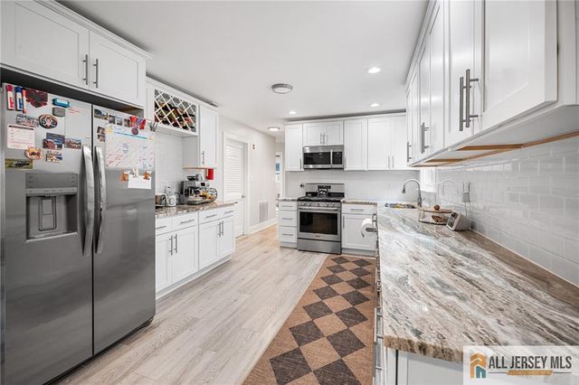 3 11 Th Avenue, Monroe, NJ 08831