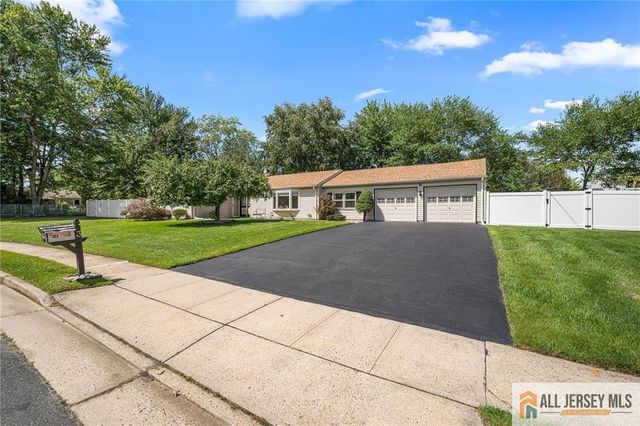 3 11 Th Avenue, Monroe, NJ 08831