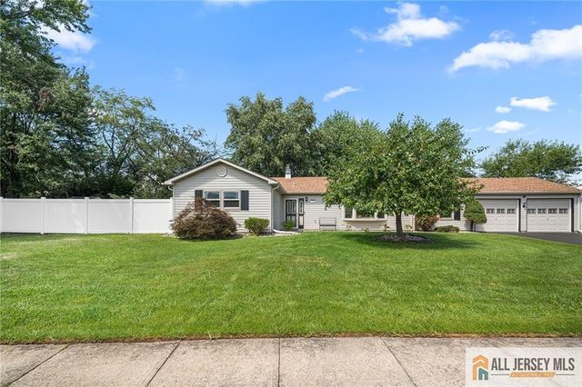 3 11 Th Avenue, Monroe, NJ 08831