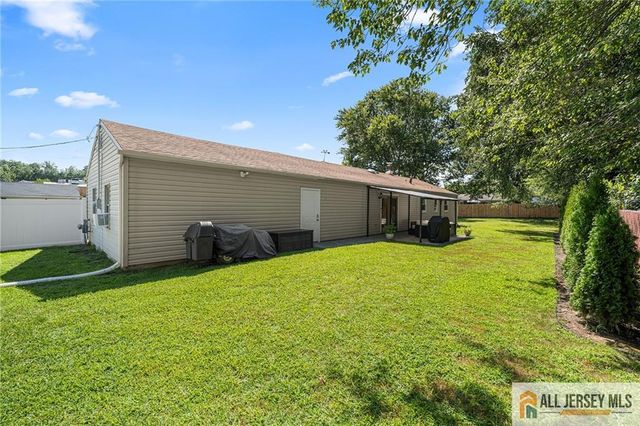 3 11 Th Avenue, Monroe, NJ 08831