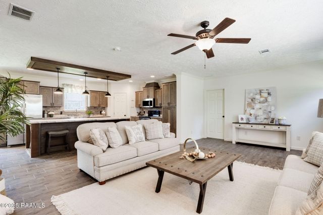317 Facile Road, Scott, LA 70583