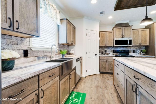 317 Facile Road, Scott, LA 70583