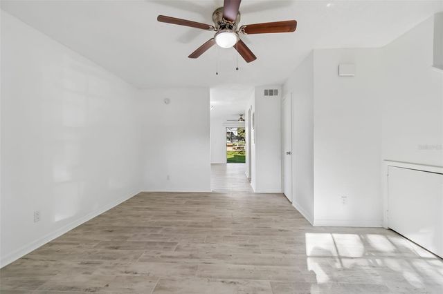 5182 SUNRIDGE PALMS DRIVE 5182, Tampa, FL 33617