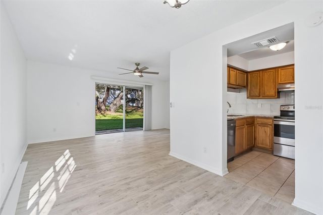 5182 SUNRIDGE PALMS DRIVE 5182, Tampa, FL 33617