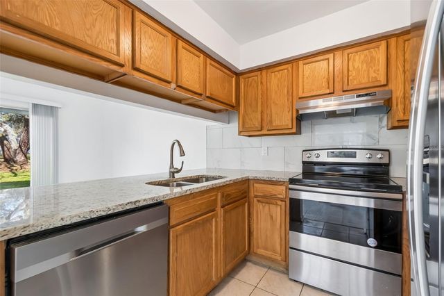 5182 SUNRIDGE PALMS DRIVE 5182, Tampa, FL 33617