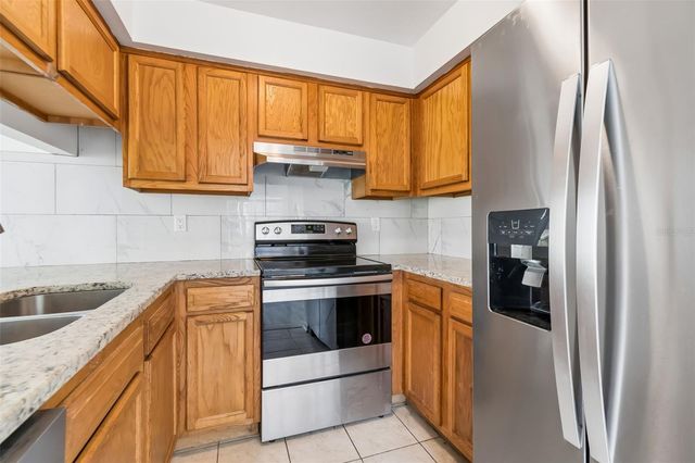 5182 SUNRIDGE PALMS DRIVE 5182, Tampa, FL 33617