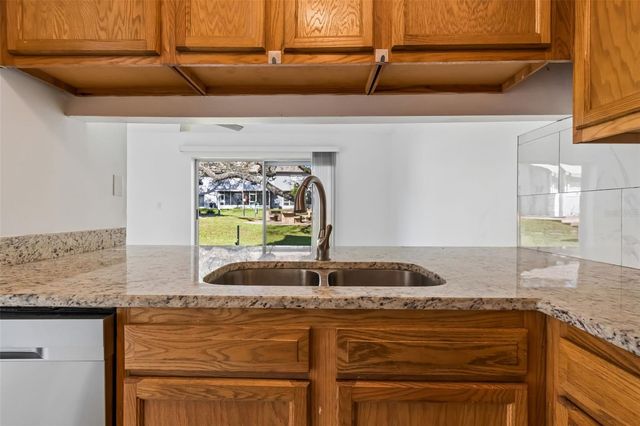 5182 SUNRIDGE PALMS DRIVE 5182, Tampa, FL 33617