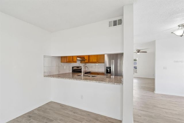 5182 SUNRIDGE PALMS DRIVE 5182, Tampa, FL 33617