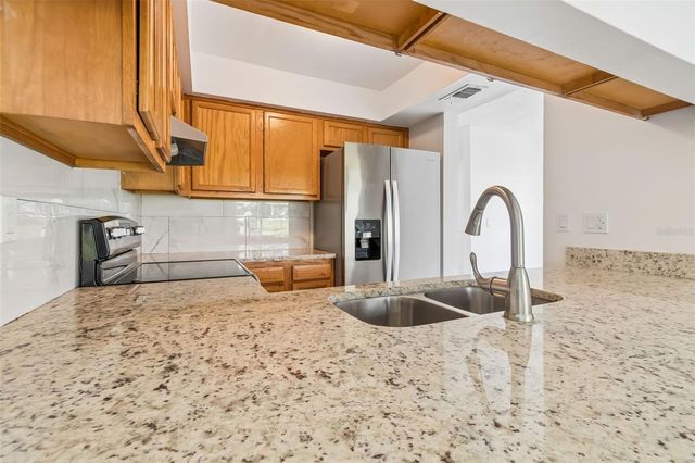 5182 SUNRIDGE PALMS DRIVE 5182, Tampa, FL 33617