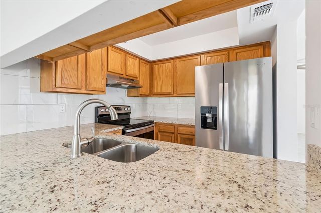 5182 SUNRIDGE PALMS DRIVE 5182, Tampa, FL 33617