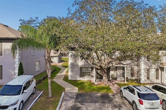 5182 SUNRIDGE PALMS DRIVE 5182, Tampa, FL 33617