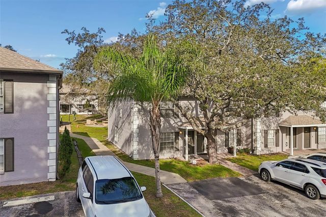 5182 SUNRIDGE PALMS DRIVE 5182, Tampa, FL 33617