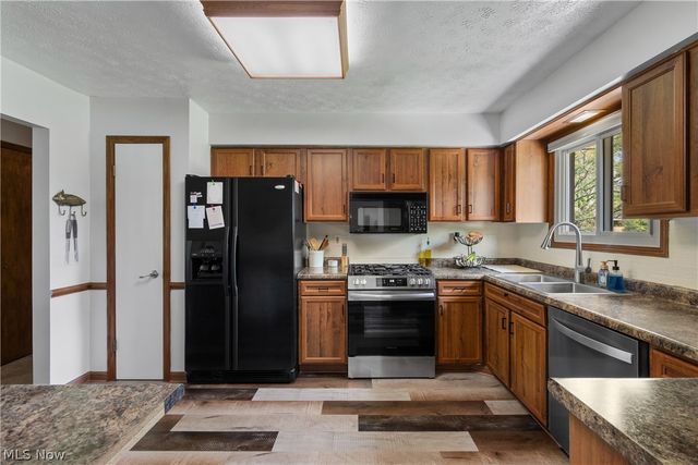 370 Applegrove Street NE, North Canton, OH 44720