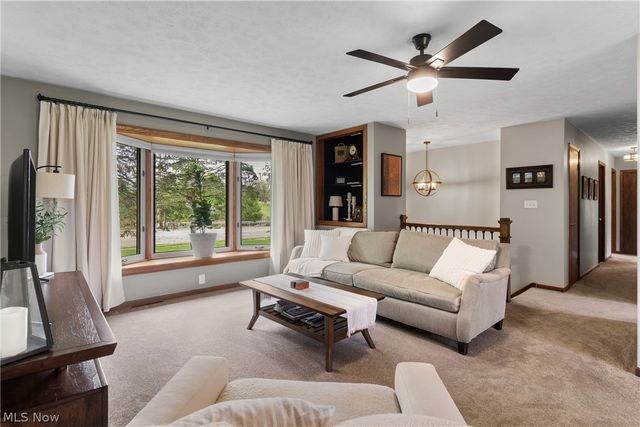 370 Applegrove Street NE, North Canton, OH 44720