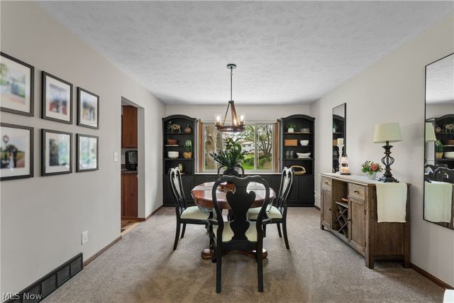 370 Applegrove Street NE, North Canton, OH 44720