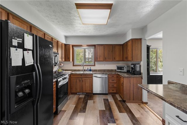 370 Applegrove Street NE, North Canton, OH 44720