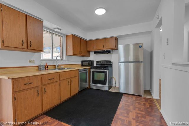 25217 Roan Avenue, Warren, MI 48089