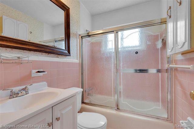 25217 Roan Avenue, Warren, MI 48089