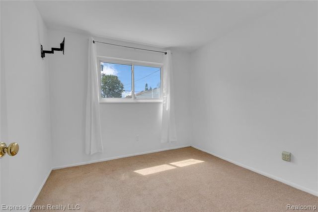 25217 Roan Avenue, Warren, MI 48089