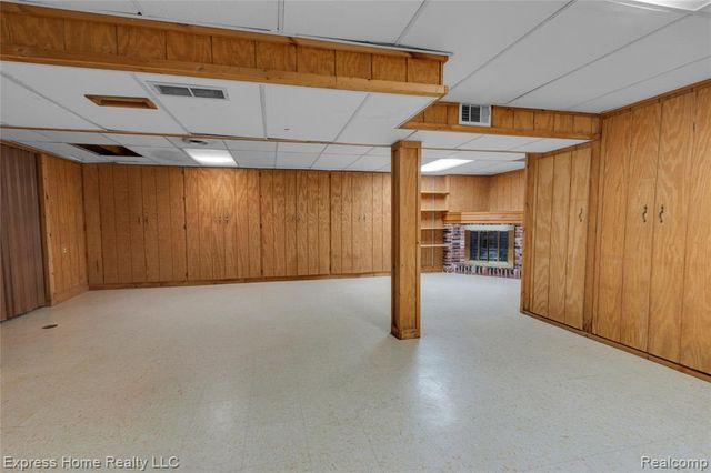 25217 Roan Avenue, Warren, MI 48089