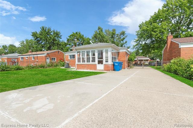 25217 Roan Avenue, Warren, MI 48089