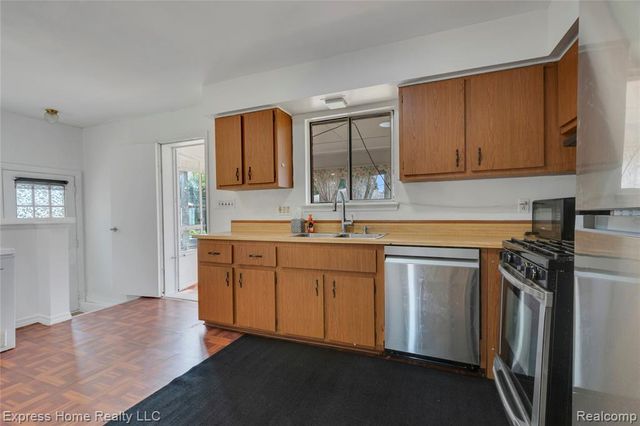 25217 Roan Avenue, Warren, MI 48089