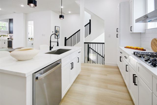 1214 W 24th Street E, Houston, TX 77008