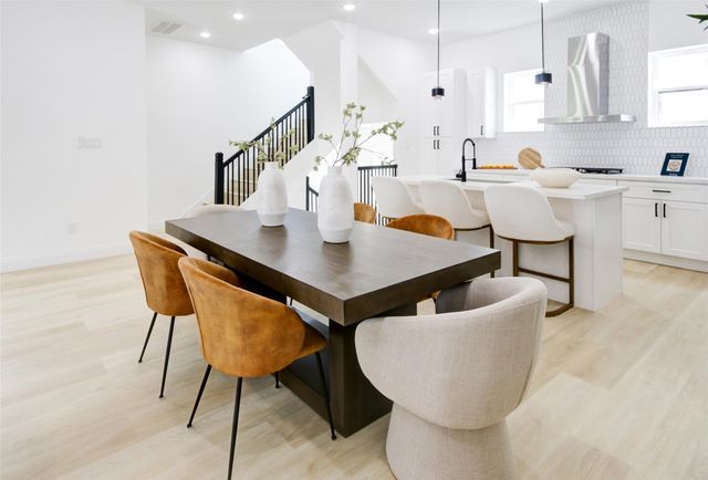 1214 W 24th Street E, Houston, TX 77008