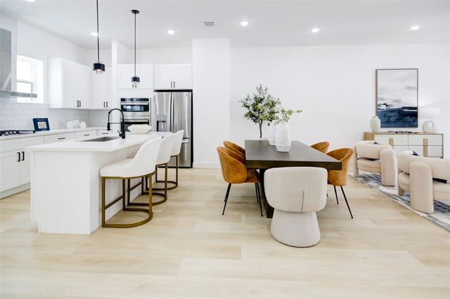 1214 W 24th Street E, Houston, TX 77008