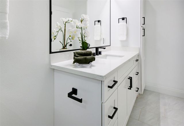 1214 W 24th Street E, Houston, TX 77008