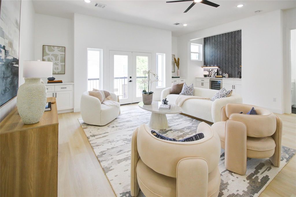 1214 W 24th Street E, Houston, TX 77008