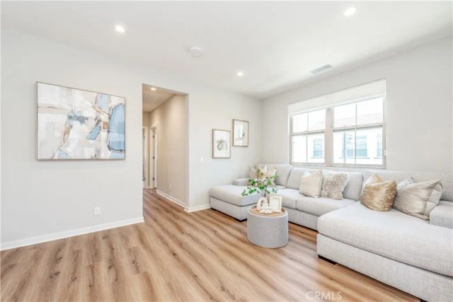 152 Sunnyside, Irvine, CA 92618