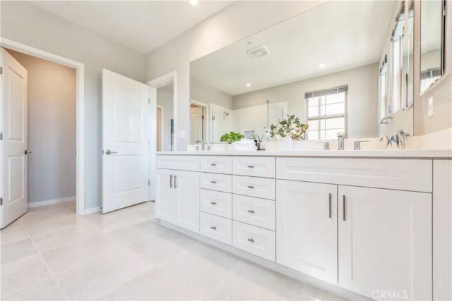 152 Sunnyside, Irvine, CA 92618