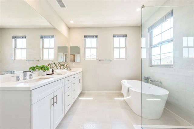 152 Sunnyside, Irvine, CA 92618