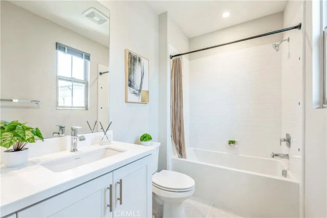 152 Sunnyside, Irvine, CA 92618