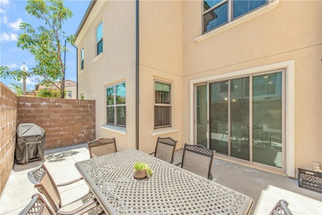 152 Sunnyside, Irvine, CA 92618