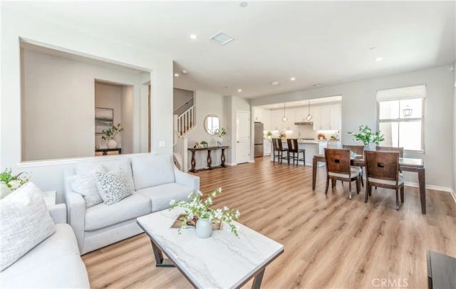152 Sunnyside, Irvine, CA 92618
